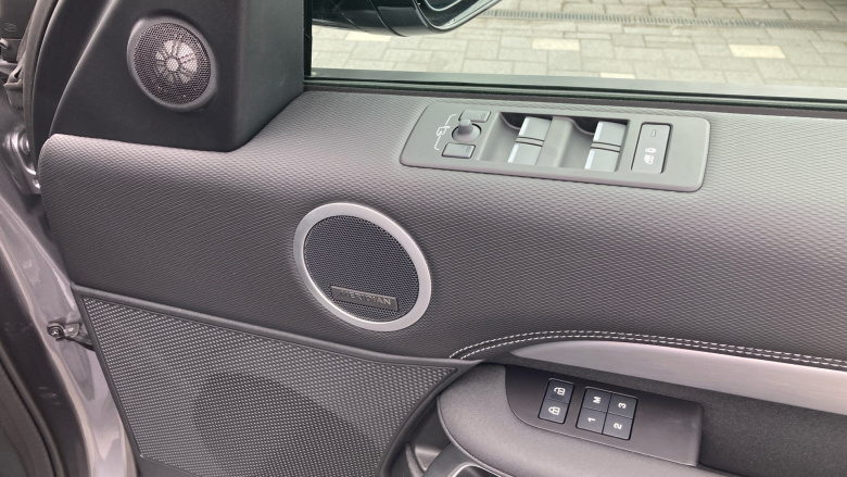 Land Rover Discovery 3.0 D350 Dynamic SE 5dr Auto Diesel Station Wagon